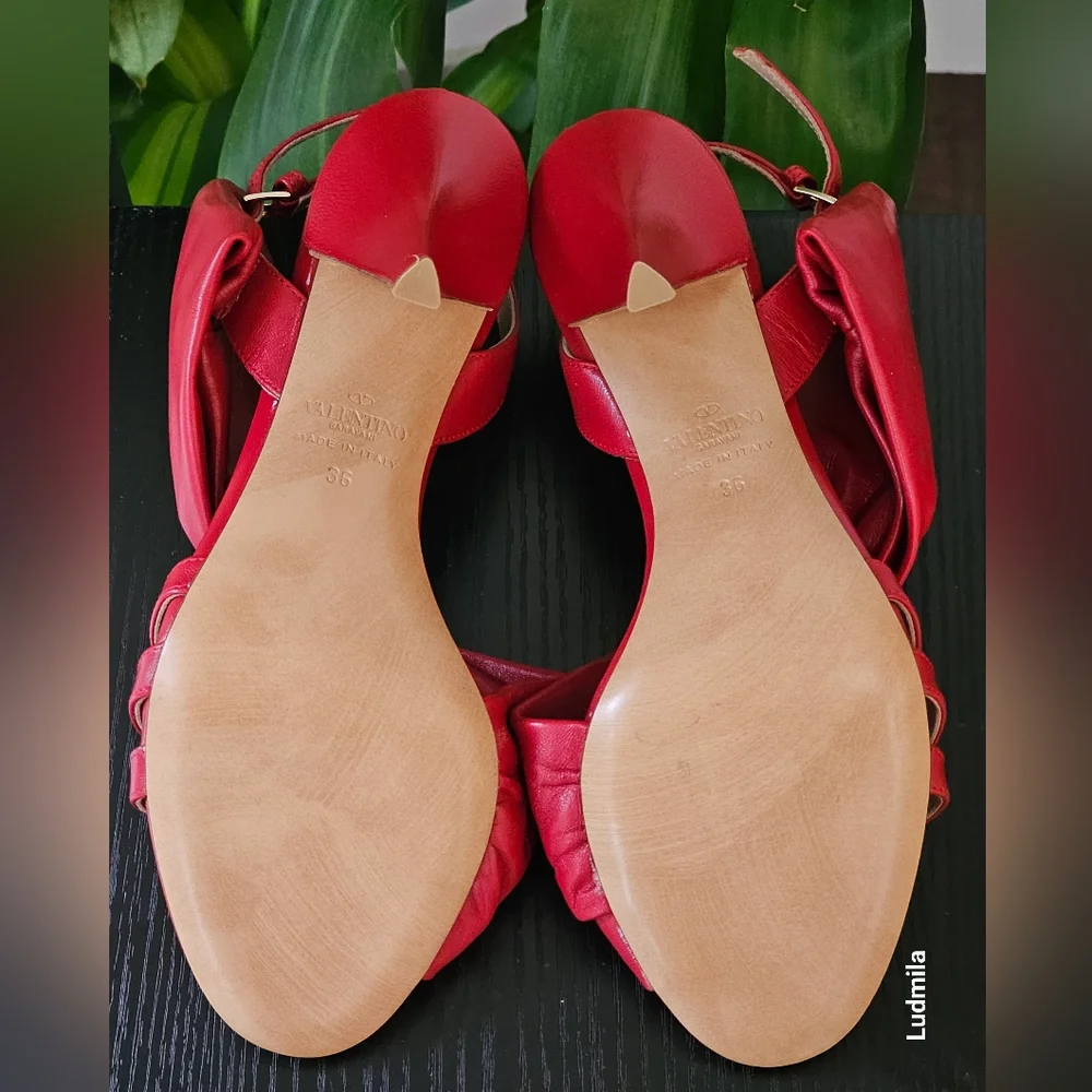 VALENTINO GARAVANI women's size‎ 36 dark red heels